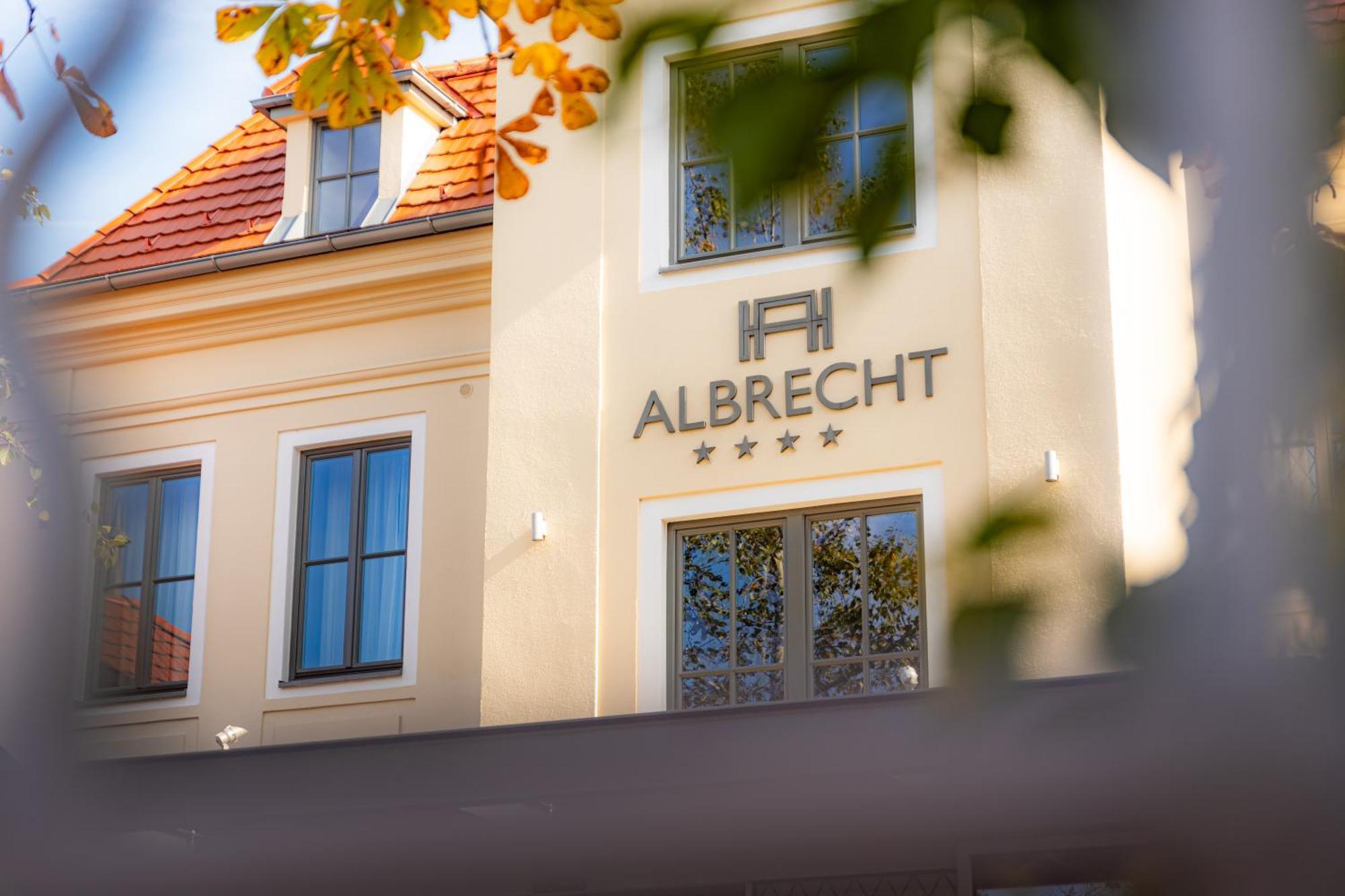 Hotel Albrecht บราติสลาวา ภายนอก รูปภาพ